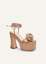 Load image into Gallery viewer, SS23 PLATFORM FLOWER SANDALS CROCHET NUDE