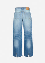 Load image into Gallery viewer, Loose-leg faded denim pants in light blue
