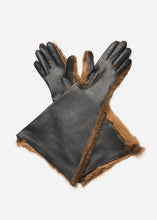 Load image into Gallery viewer, Flared leather gloves in brown
