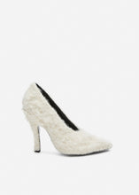 Load image into Gallery viewer, Loomed sculptural pumps in cream
