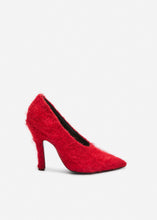 Load image into Gallery viewer, Loomed sculptural pumps in red
