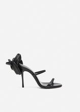 Load image into Gallery viewer, Flower heel leather sandals in black
