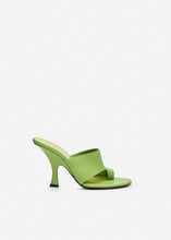 Load image into Gallery viewer, Flare heel thong sandals in light green
