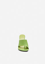 Load image into Gallery viewer, Flare heel thong sandals in light green
