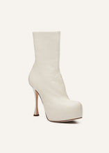 Load image into Gallery viewer, Platform ankle boots in cream
