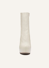 Load image into Gallery viewer, Platform ankle boots in cream
