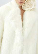 Load image into Gallery viewer, AW22 COAT FAUX FUR 02 WHITE
