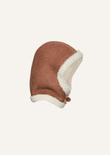 Load image into Gallery viewer, AW23 LEATHER 23 HAT SHEARLING BEIGE
