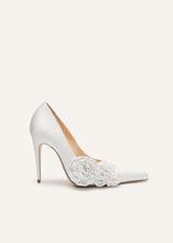 Load image into Gallery viewer, AW23 PUMPS SATIN CREAM PATCH CRYSTALS
