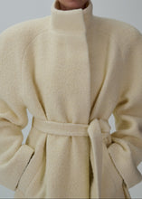 Load image into Gallery viewer, AW24 COAT 04 CREAM
