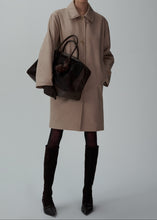 Load image into Gallery viewer, AW24 COAT 05 BEIGE
