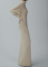 Load image into Gallery viewer, AW24 KNITWEAR 04 DRESS CREAM
