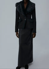 Load image into Gallery viewer, Fur-collar shearling jacket in black
