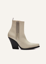 Load image into Gallery viewer, Cowboy ankle boots in cream + accessory
