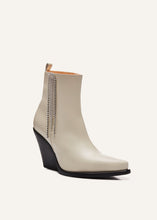 Load image into Gallery viewer, Cowboy ankle boots in cream + accessory
