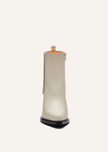 Load image into Gallery viewer, Cowboy ankle boots in cream + accessory
