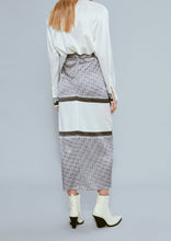 Load image into Gallery viewer, Cowboy ankle boots in cream + accessory
