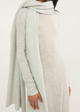Load image into Gallery viewer, Alpaca knit scarf in grey
