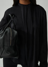 Load image into Gallery viewer, PF24 BLOUSE 01 BLACK
