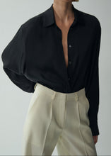 Load image into Gallery viewer, Oversized silk shirt in black
