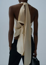 Load image into Gallery viewer, Front-pleat classic trousers in black
