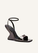 Load image into Gallery viewer, RE22 WEDGE SANDALS GUN METAL
