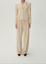 Load image into Gallery viewer, Fitted bouclé blazer in beige
