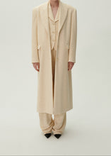 Load image into Gallery viewer, Fitted bouclé blazer in beige
