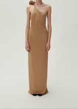 Load image into Gallery viewer, One shoulder rose appliqué jersey midi dress in beige
