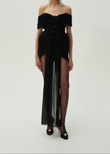 Load image into Gallery viewer, Off shoulder plissé dress in black
