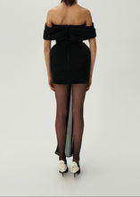 Load image into Gallery viewer, Off shoulder plissé dress in black
