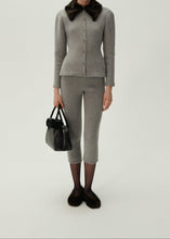 Load image into Gallery viewer, Cropped knitwear leggings in light grey
