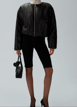 Load image into Gallery viewer, Cropped bicycle trousers in black
