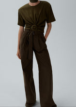 Load image into Gallery viewer, Belted relaxed cotton trousers in brown
