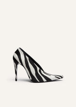 Load image into Gallery viewer, RE25 PUMPS PONY ZEBRA
