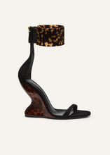 Load image into Gallery viewer, RE25 WEDGE SANDALS TORTOISESHELL
