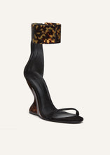 Load image into Gallery viewer, RE25 WEDGE SANDALS TORTOISESHELL
