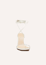 Load image into Gallery viewer, SS21 THIN SANDALS CREPE CREAM
