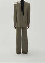 Load image into Gallery viewer, Wide-leg twill trousers in beige

