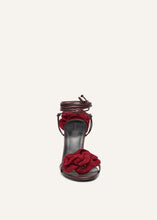Load image into Gallery viewer, SS25 FLOWER SHOES CROCHET BURGUNDY 90
