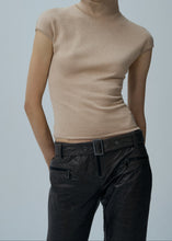 Load image into Gallery viewer, SS25 KNITWEAR 06 TOP BEIGE
