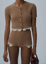 Load image into Gallery viewer, SS25 KNITWEAR 08 SHORTS CARAMEL
